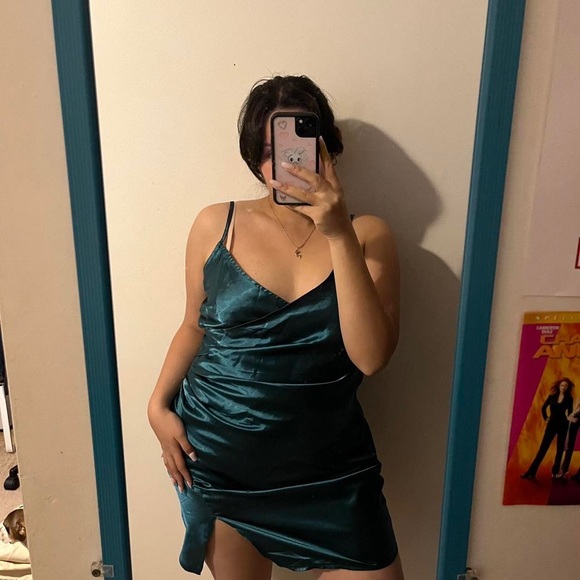 Silk green midi wrap dress - Picture 3 of 3